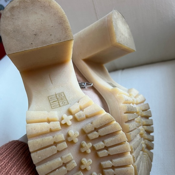 Tan suede ankle boots size 8 - Picture 3 of 3